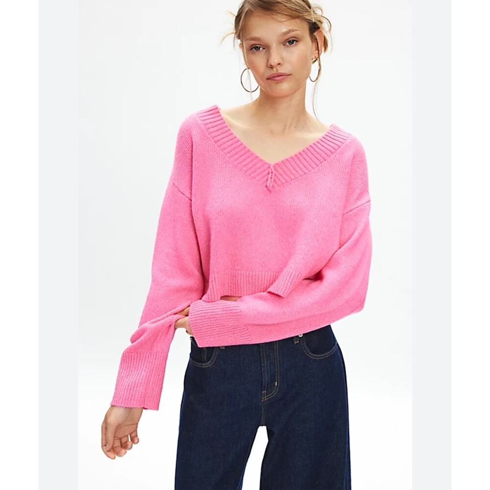 BDG Jenna Cropped V-Neck Sweater Pink Small